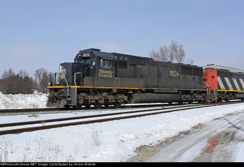 IC 1026 approaches Green Road on the point of a southbound